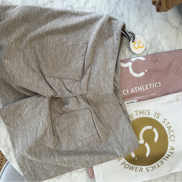 Stacci Athletics by Linn Lowes Nori Pocket Short - Large - Picture 3 of 4
